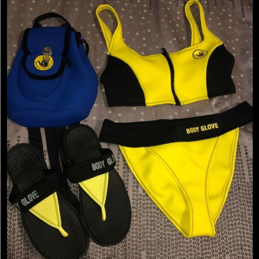 Vintage Body Glove swimsuit and bag set. size Small